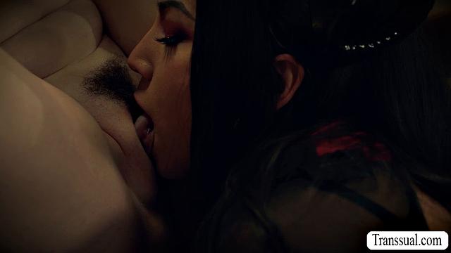 Две TS разорвали киску гадалки и устроили ей жёсткий трах с юмором - Nicole Vaunt, Avery Lust, Kasey Kei на приёме у судьбы!