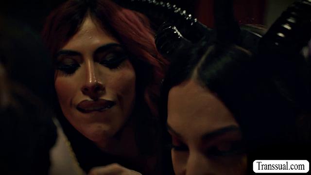 Requesting this TS lick and fuck my pussy