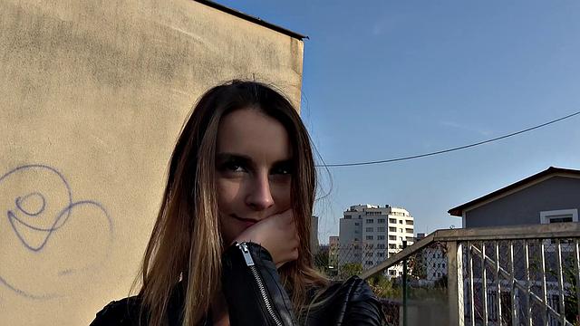 Без трусиков и жёсткий трах на природе