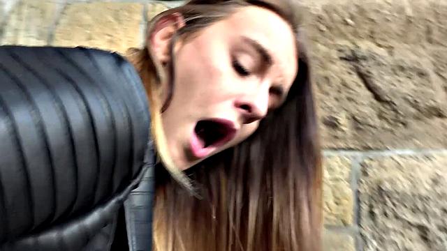 Без трусиков и жёсткий трах на природе