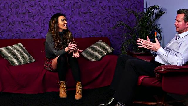 Curvy amateur masturbates while being watched on the sofa