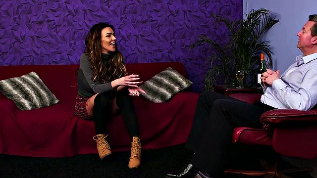 Curvy amateur masturbates while being watched on the sofa