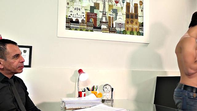 Dickblowing slim Latino ass breeded by DILF