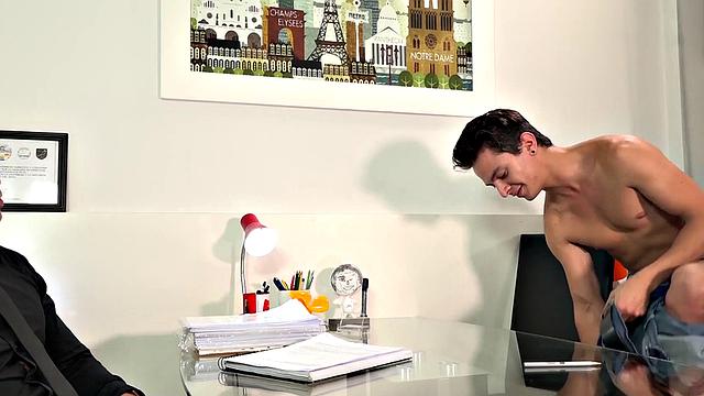 Dickblowing slim Latino ass breeded by DILF