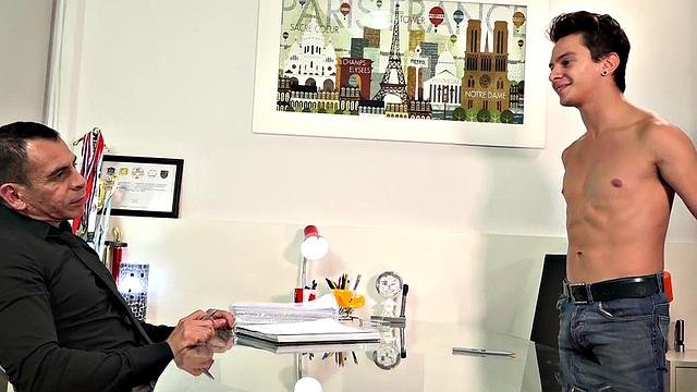 Dickblowing slim Latino ass breeded by DILF