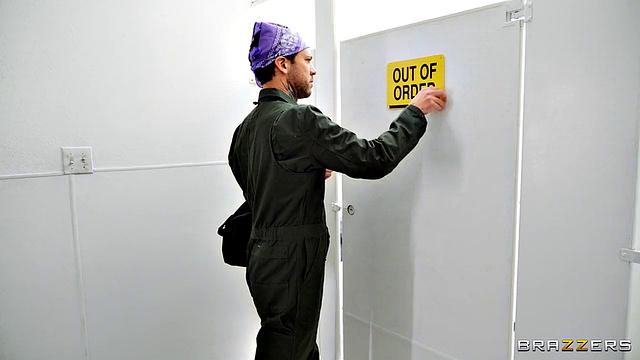 The Road Trip: Gas Station Fun Hole