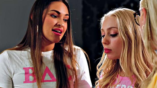 Lesbian babe seduces in threesome strapon sex with her BFF