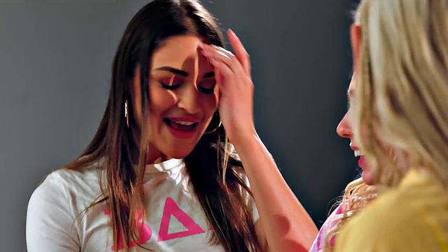 Lesbian babe seduces in threesome strapon sex with her BFF