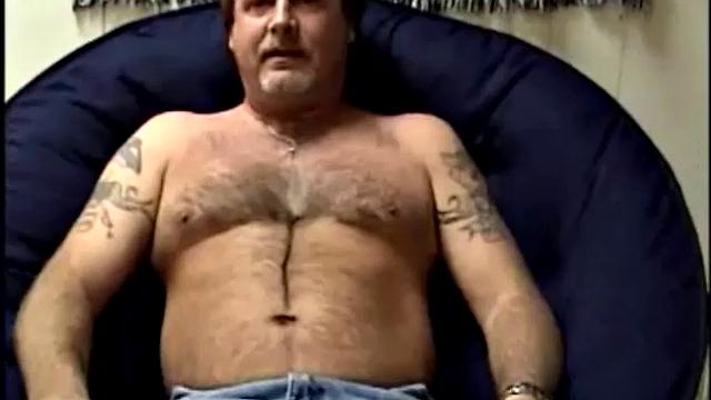 волосатый медведь с юга стонет, когда палец в деле