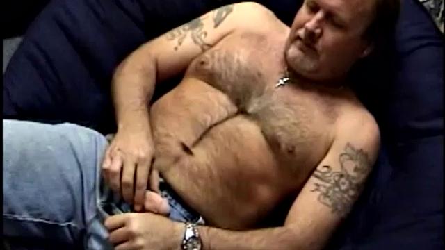 Scott is a big and hairy guy from north Georgia, who gets turned on by jacking off on camera. He is a bit of a bottom man, as is evident from all the moaning and groaning we hear when he gets his ass finger.