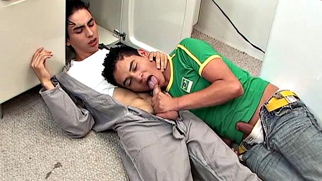 xavier без пощады трахает nelson своим толстым членом