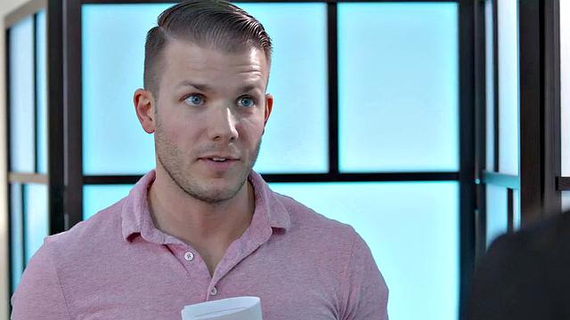 босс реган фокс проверяет уитни райт на вакансию массажистки с nuru-массажем