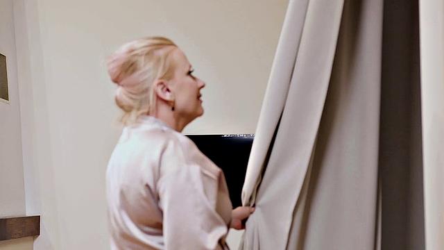 TUTOR4K. Streamer and screamer