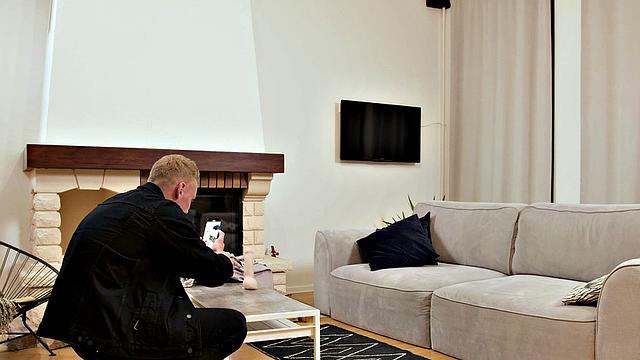 TUTOR4K. Streamer and screamer