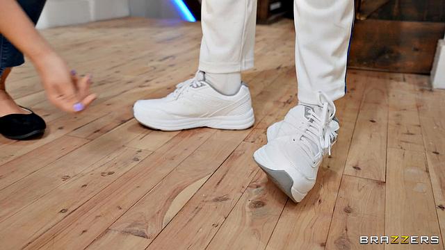 Thirsty Stepmom & Coach's Nerdy Daughter