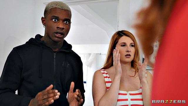 Мамка Бесс Breast соблазняет парня дочери и трахается с ним на глазах у Андi James.