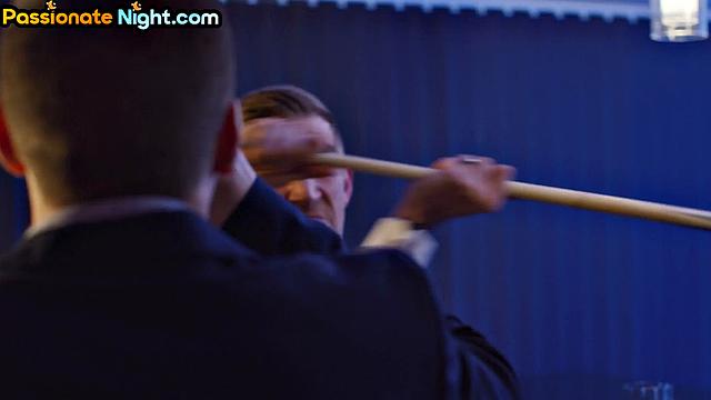 Блондинка с большими сиськами трахается с любовником в душе