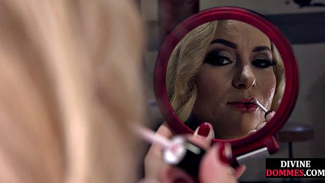 Busty domina face-sitting on loser