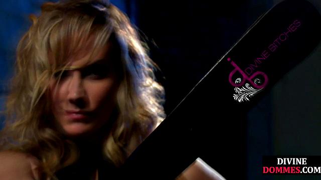 Busty domina face-sitting on loser