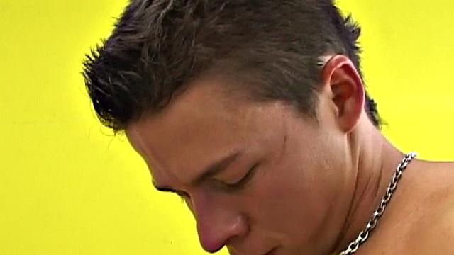 Amateur Spanish twink drilled till cumshot at home