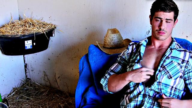 Shaved hunk shoots cum after jerking on farm