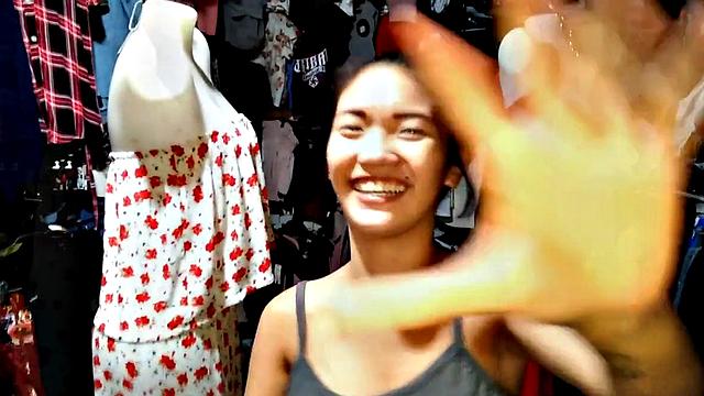 азиатская красотка с большими сиськами скачет и высасывает до капли