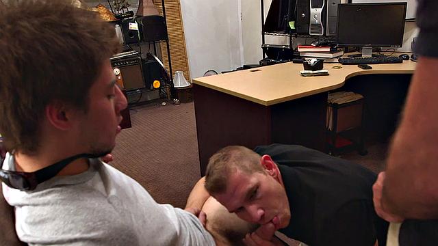 Pawn gay dude gets dick sucked by jerking nympho