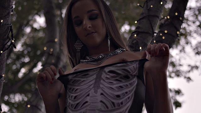 White Room with Amirah