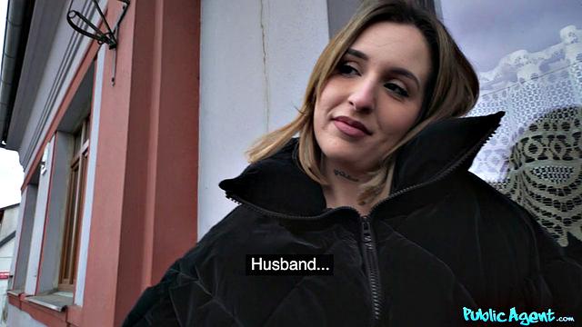 Эта испанка сосёт за деньги в туалете ресторана - горячий отсос и глубокий минет от Myss Alessandra!