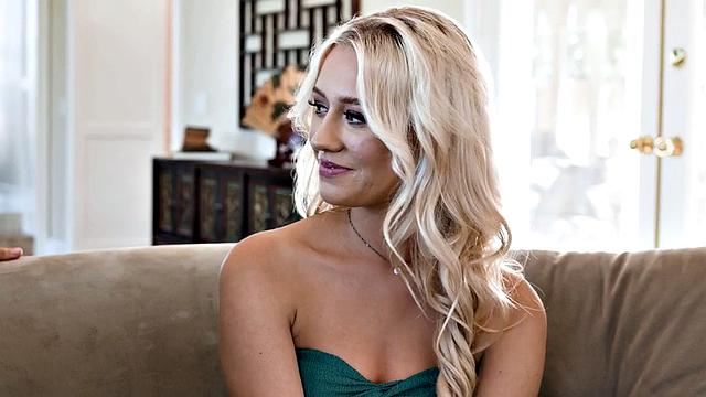 Passionate 21yo babe deepthroats cock before doggy style