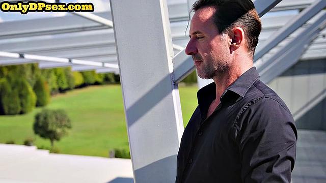 Busty blonde gets doublepenetrated