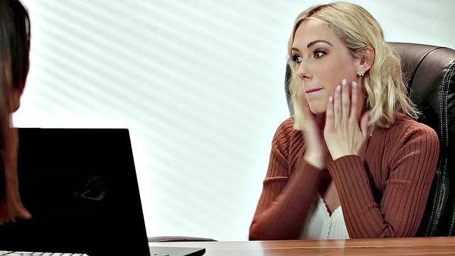 Dyke ladies love licking pussies in 69 position