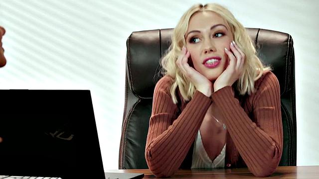 Dyke ladies love licking pussies in 69 position