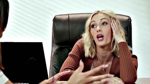 Dyke ladies love licking pussies in 69 position