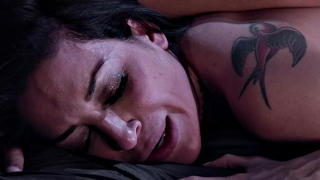 Squirting bae seduces nympho before scissoring her pussy