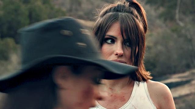 Squirting bae seduces nympho before scissoring her pussy