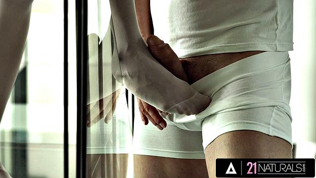 21 NATURALS - Bunny Loves Footjob, Magic Ends With Deep Inside Her