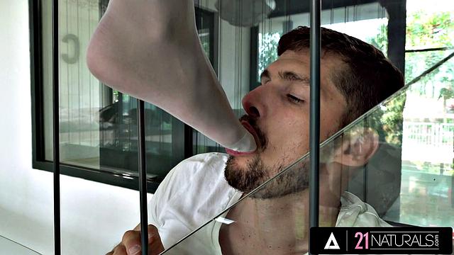 Bunny Love берет Kristof Cale ногами, а потом все кончается глубоко и по-взрослому - педикюр тут явно не главная тема!