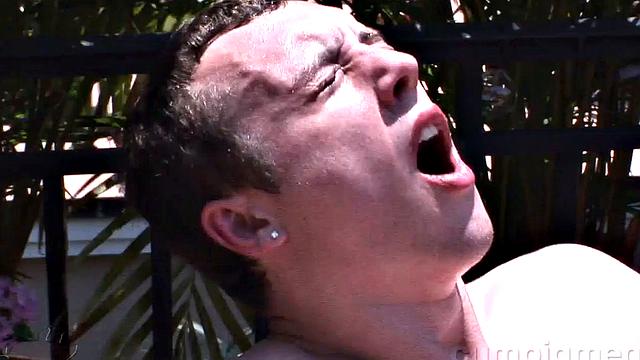 Маркус с жадностью сосёт татуированных Сета и Даррена на улице и глотает всё