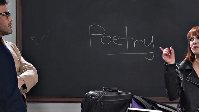 би пара трахает худенькую рыжую в жарком тройничке