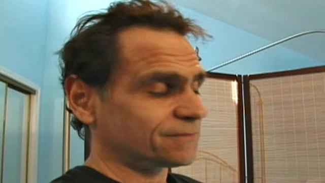 Лара связана и получает по заднице в спальне