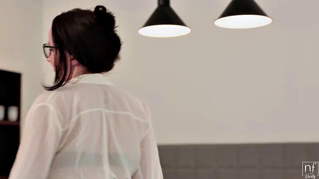 Busty Business - S16:E10