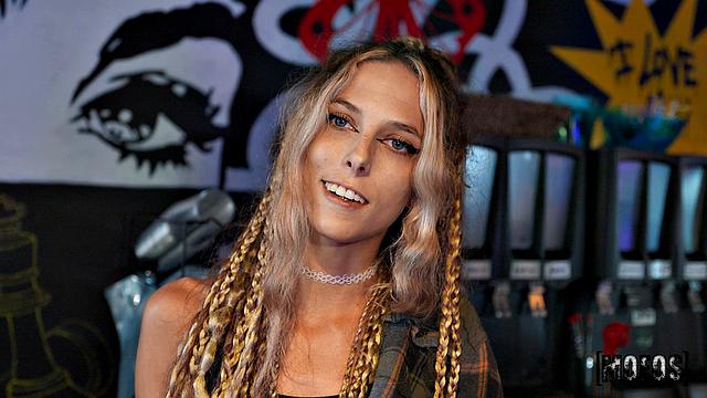 Трое взрослых развлекаются: Tony Rubino, Thea Summers и Lily меняются позами и наслаждаются сексом втроем.