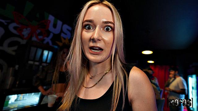 Трое взрослых развлекаются: Tony Rubino, Thea Summers и Lily меняются позами и наслаждаются сексом втроем.