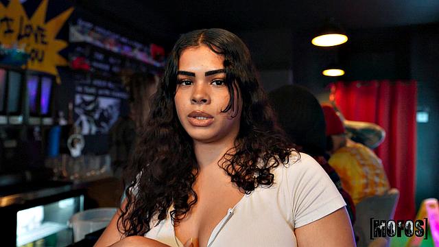 Трое взрослых развлекаются: Tony Rubino, Thea Summers и Lily меняются позами и наслаждаются сексом втроем.