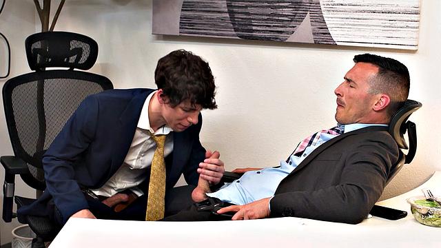 HETEROFLEXIBLE - Straight Cristiano Jerks Off His Boss & Does As He Wants For Promotion