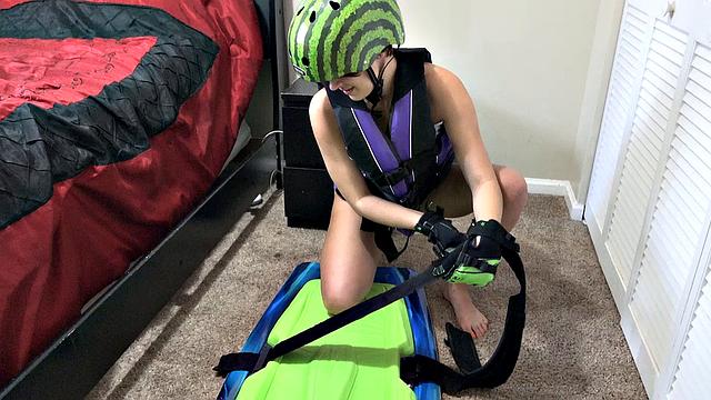 Натали Поркман про каску вспомнила, а сперма все равно на лице