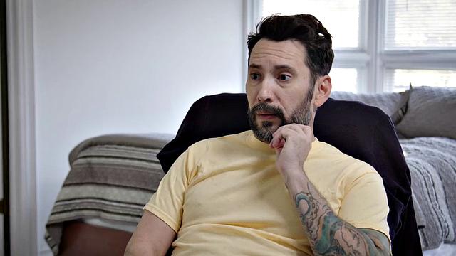 Sweet sinner babe gets pussysmashed by BF after video call