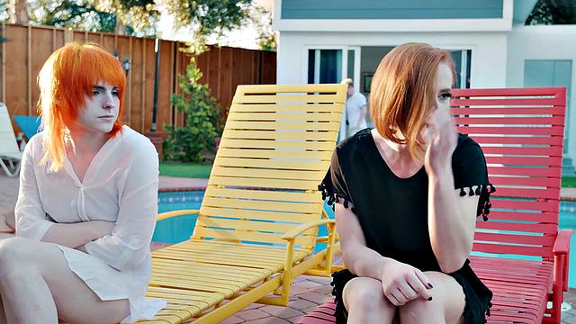 TS babe fucks pussybabe and redhead in TS threesome