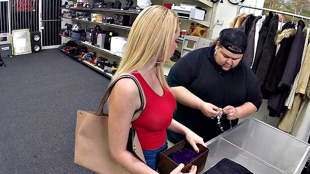 Pawnshop slut loves blowing nice dick in meeting room